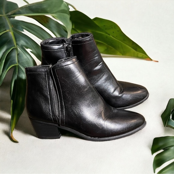Karen Scott Black Faux Leather Ankle Boots | Size 6.5 | Zip & Block Heel - Picture 1 of 3